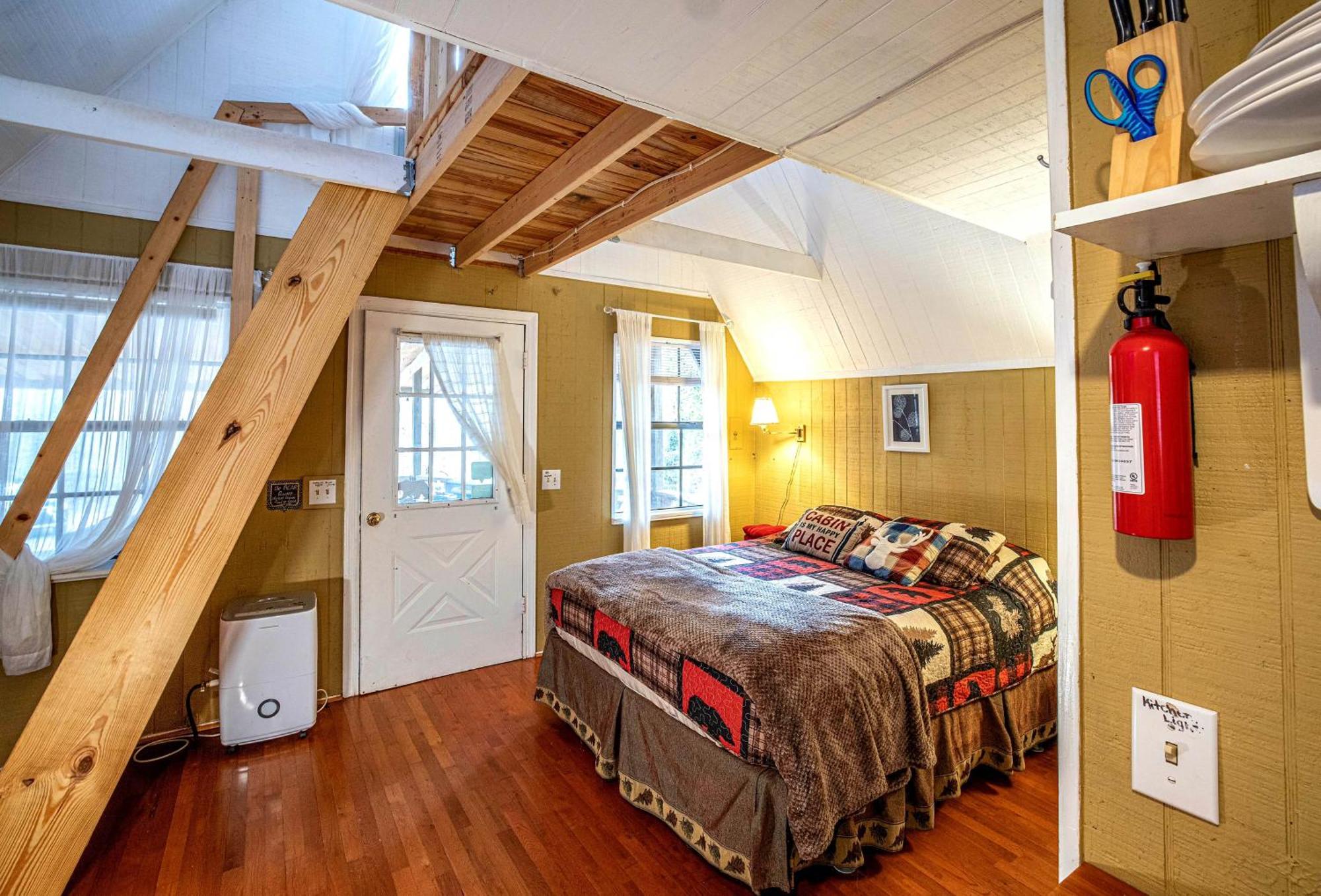 Bear Creek Lodge And Cabins In Helen Ga - Pet Friendly, River On Property, Walking Distance To Downtown เฮเลน ภายนอก รูปภาพ