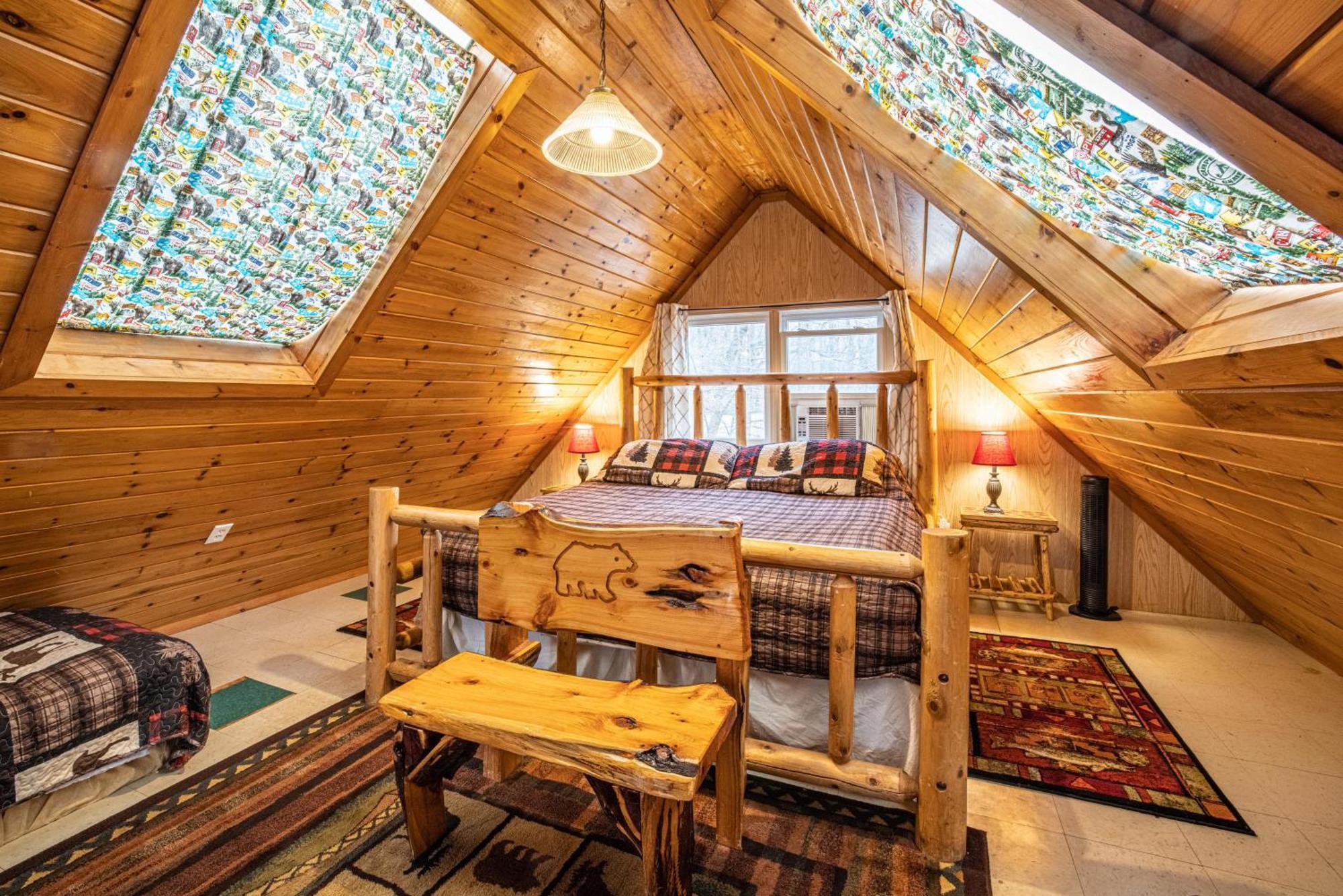 Bear Creek Lodge And Cabins In Helen Ga - Pet Friendly, River On Property, Walking Distance To Downtown เฮเลน ภายนอก รูปภาพ