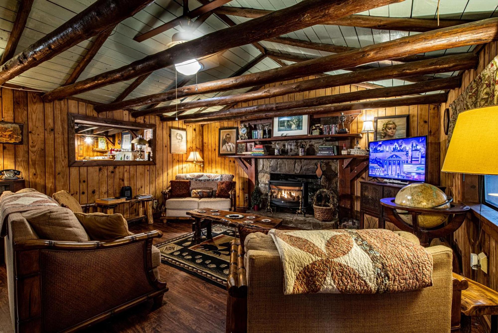 Bear Creek Lodge And Cabins In Helen Ga - Pet Friendly, River On Property, Walking Distance To Downtown เฮเลน ภายนอก รูปภาพ