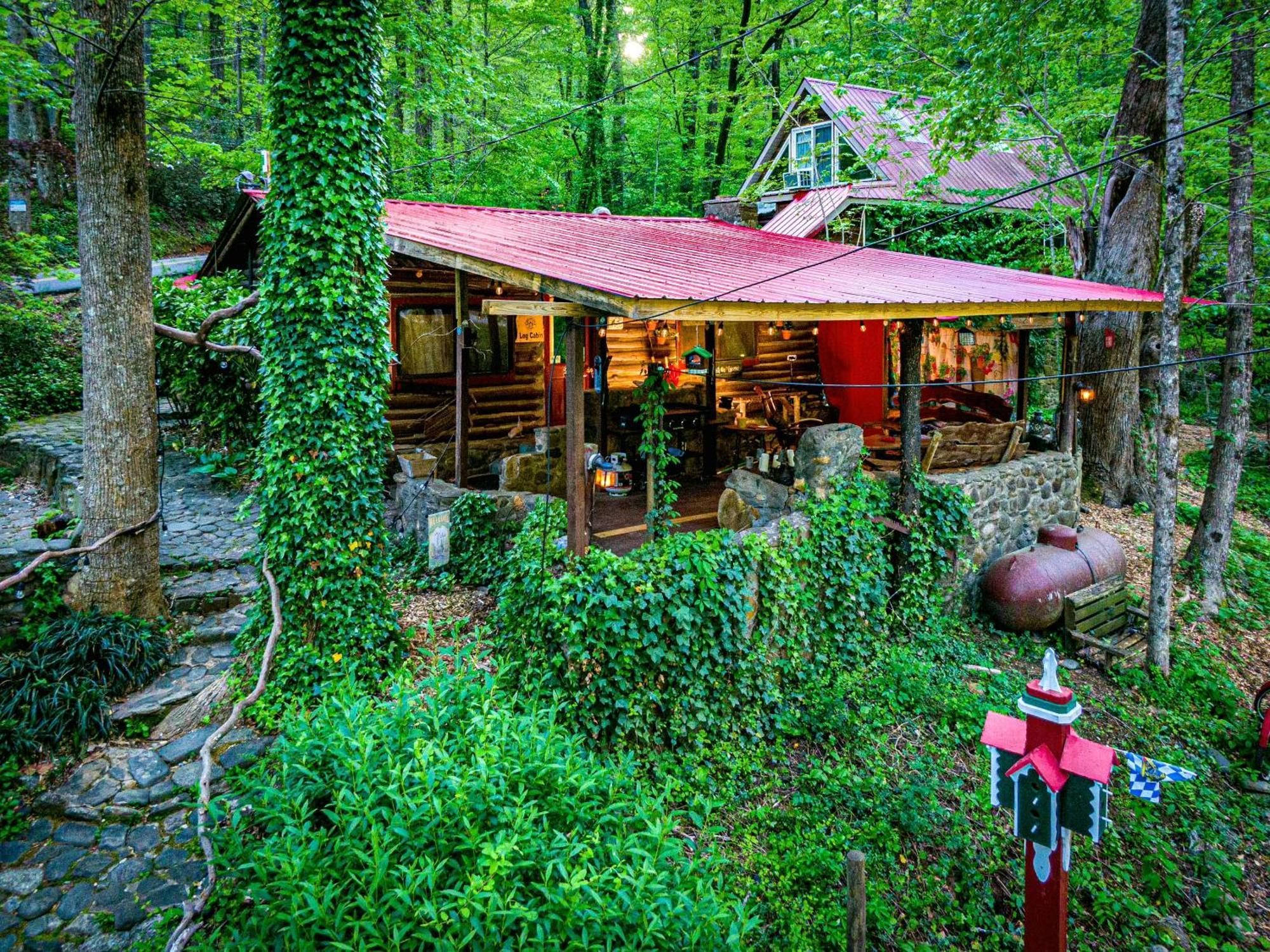 Bear Creek Lodge And Cabins In Helen Ga - Pet Friendly, River On Property, Walking Distance To Downtown เฮเลน ภายนอก รูปภาพ