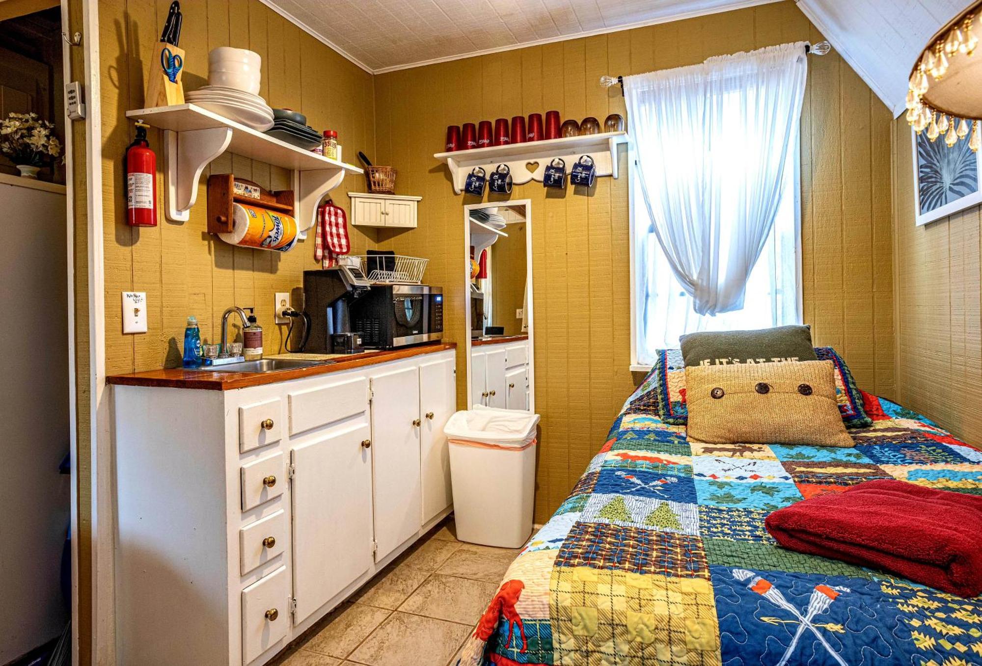 Bear Creek Lodge And Cabins In Helen Ga - Pet Friendly, River On Property, Walking Distance To Downtown เฮเลน ภายนอก รูปภาพ