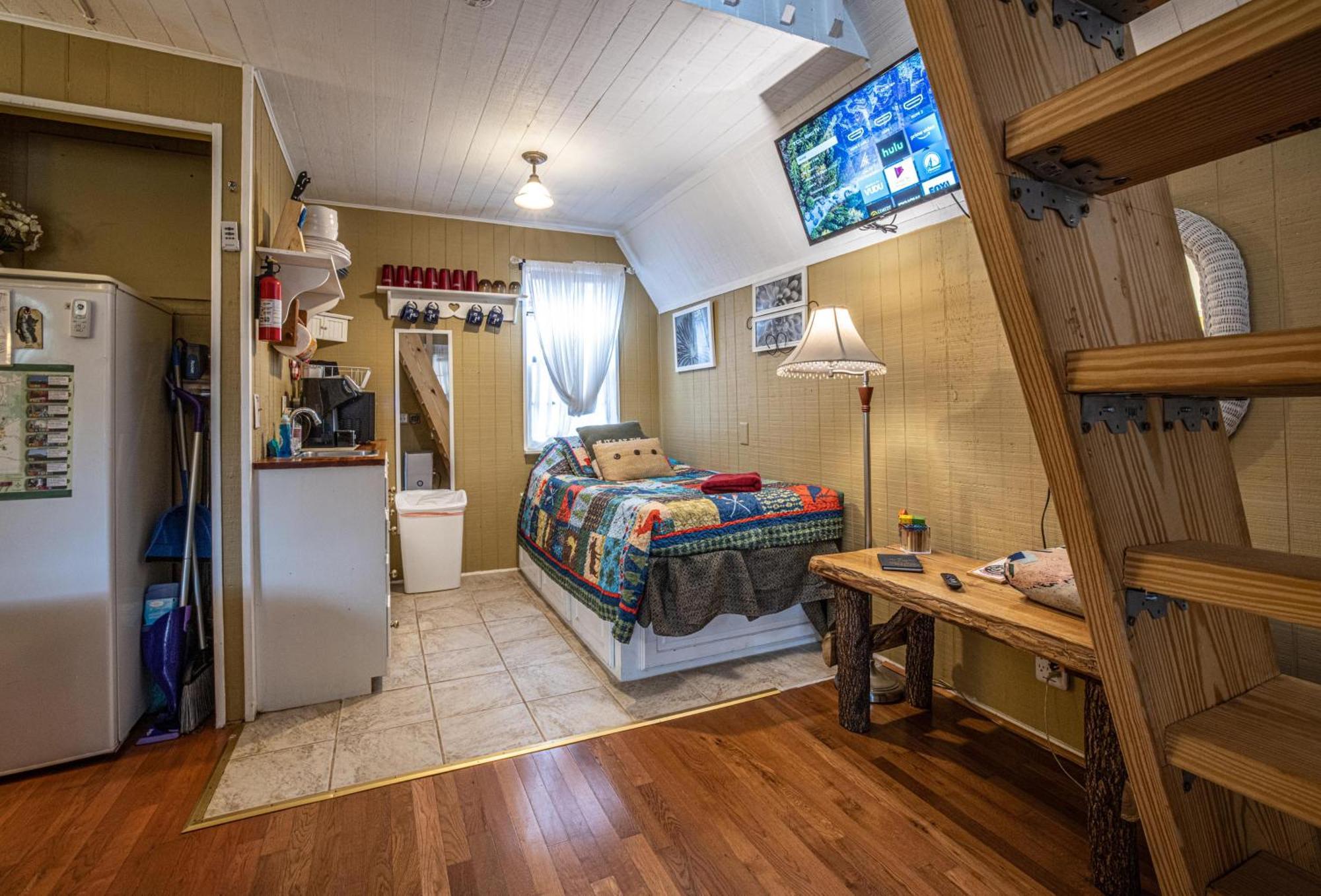 Bear Creek Lodge And Cabins In Helen Ga - Pet Friendly, River On Property, Walking Distance To Downtown เฮเลน ภายนอก รูปภาพ