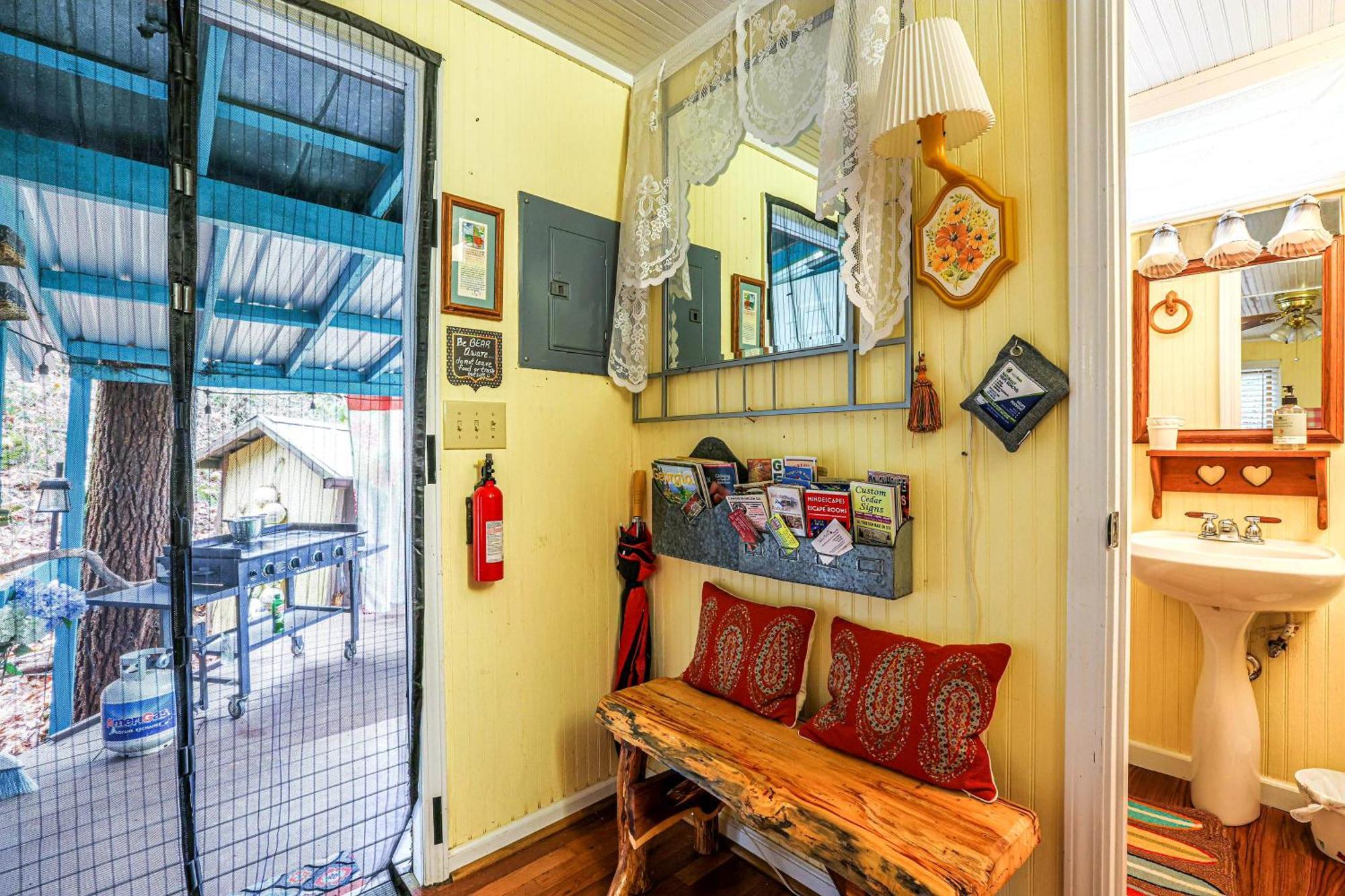 Bear Creek Lodge And Cabins In Helen Ga - Pet Friendly, River On Property, Walking Distance To Downtown เฮเลน ภายนอก รูปภาพ