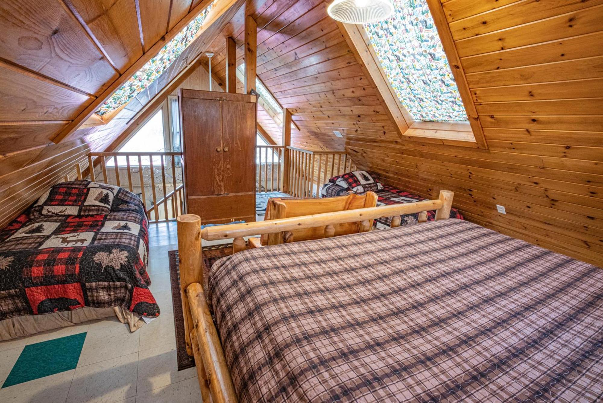 Bear Creek Lodge And Cabins In Helen Ga - Pet Friendly, River On Property, Walking Distance To Downtown เฮเลน ภายนอก รูปภาพ
